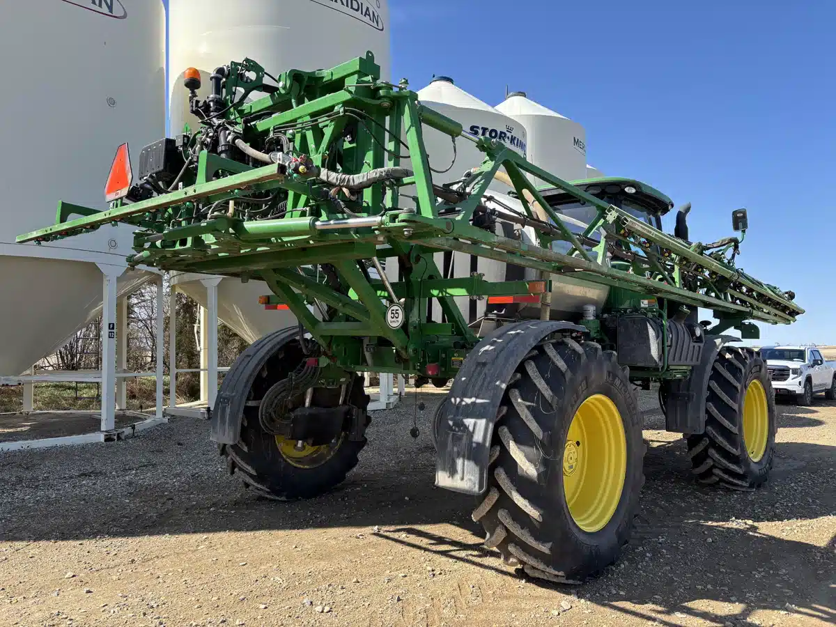 Gallery image 2 for Used 2016 John Deere R4038 Sprayer - Self Propelled