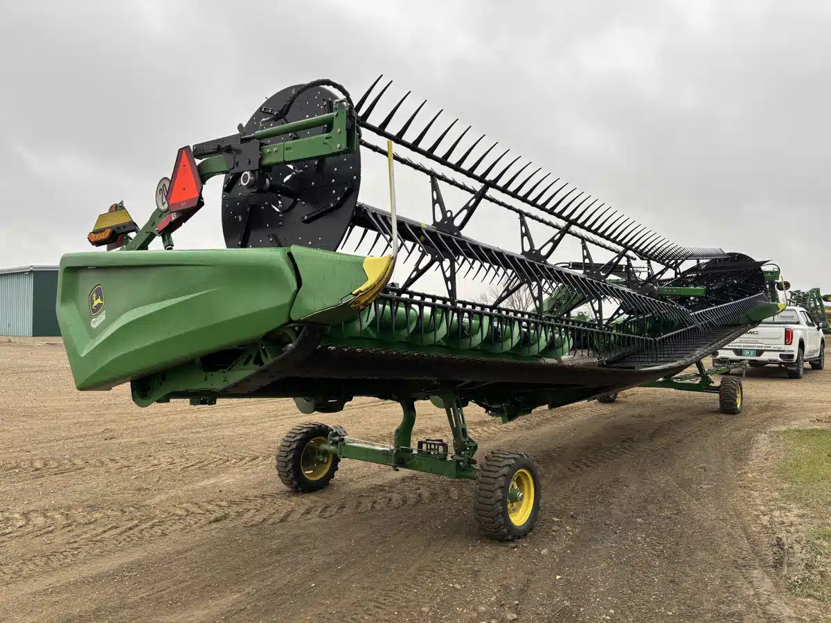 Gallery image 2 for 2024 John Deere HD40R Header - Draper