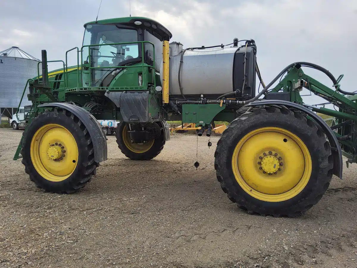 Gallery image 2 for Used 2018 John Deere R4030 Sprayer - Self Propelled
