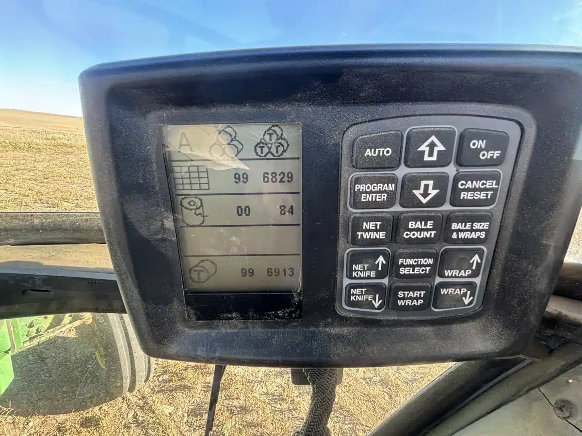 Gallery image 2 for Used 2019 Case IH RB565 Round Baler