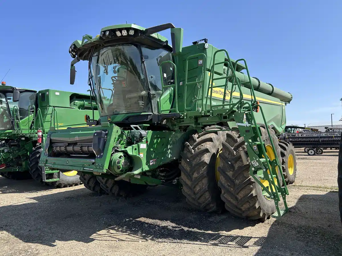 Gallery image 1 for 2023 John Deere X9 1000 Combine