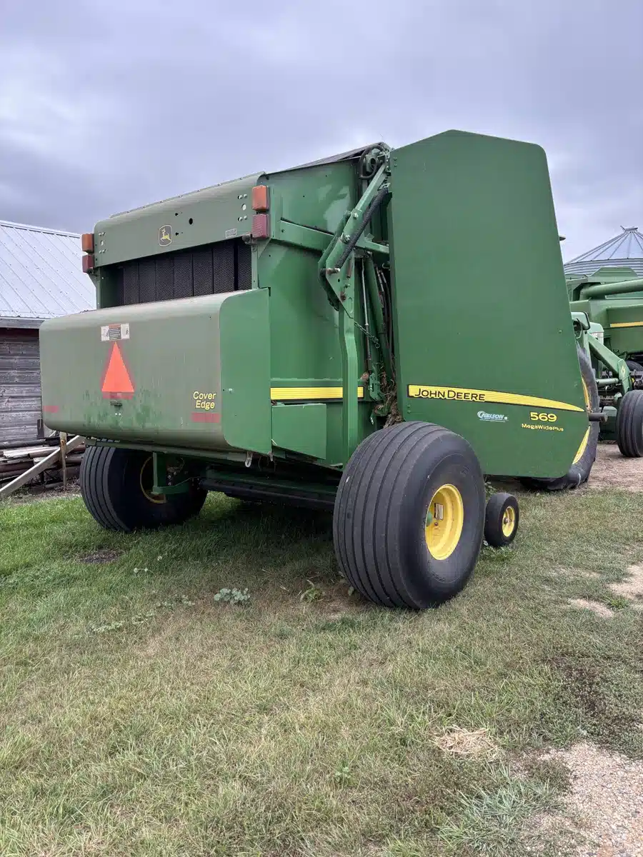 Gallery image 2 for Used 2017 John Deere 569 Round Baler