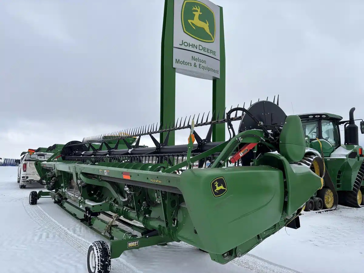 Gallery image 1 for Used 2016 John Deere 635FD Header - Draper