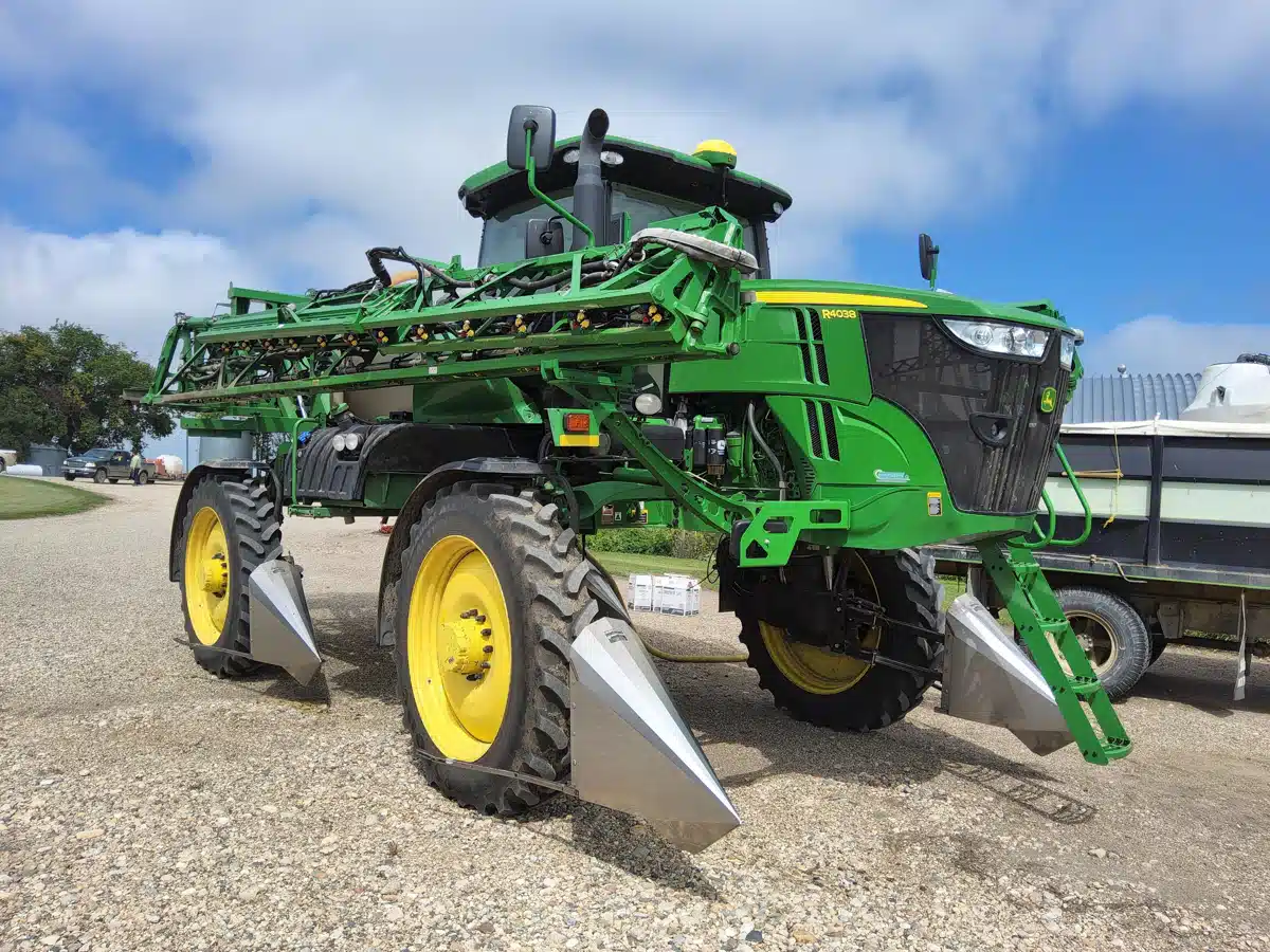 Gallery image 1 for 2020 John Deere R4038 Sprayer - Self Propelled