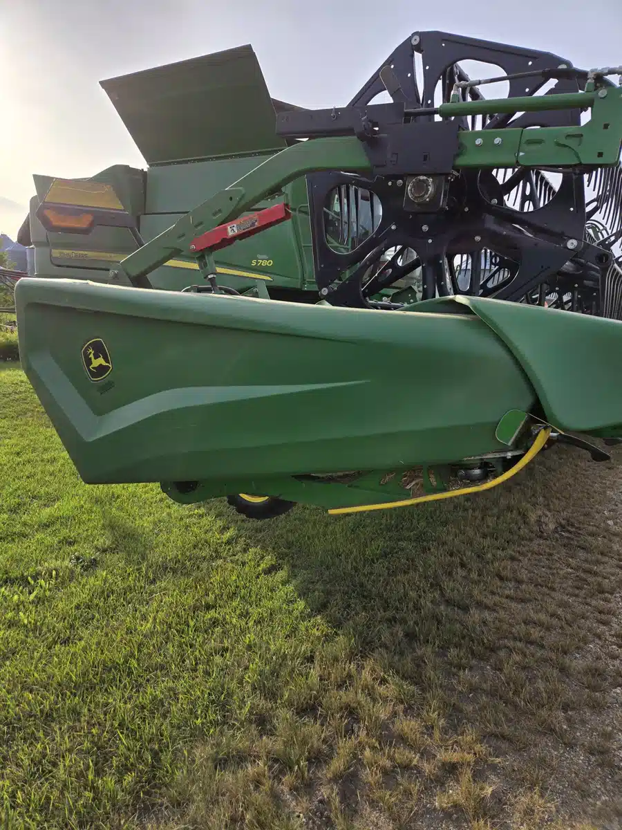 Used 2021 John Deere HD40R Header - Draper