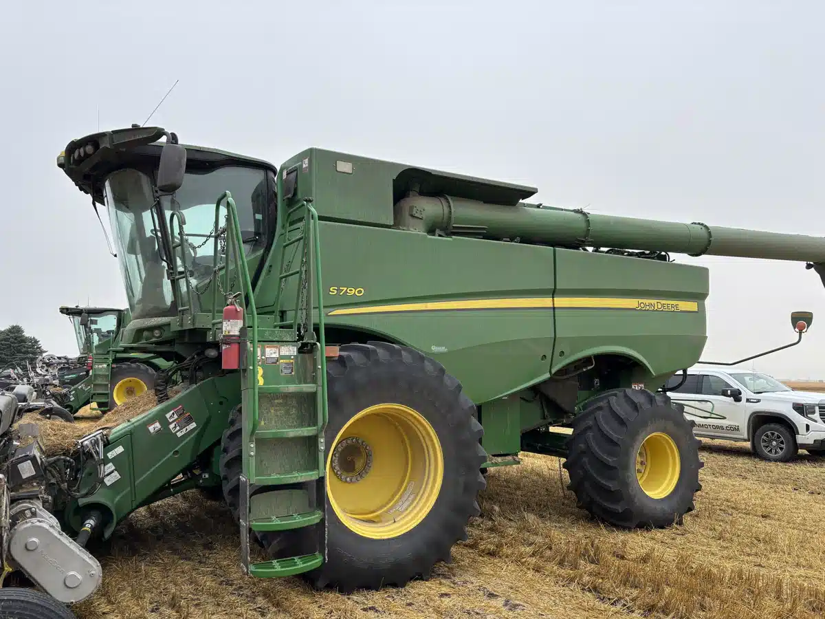 Used 2021 John Deere S790 Combine