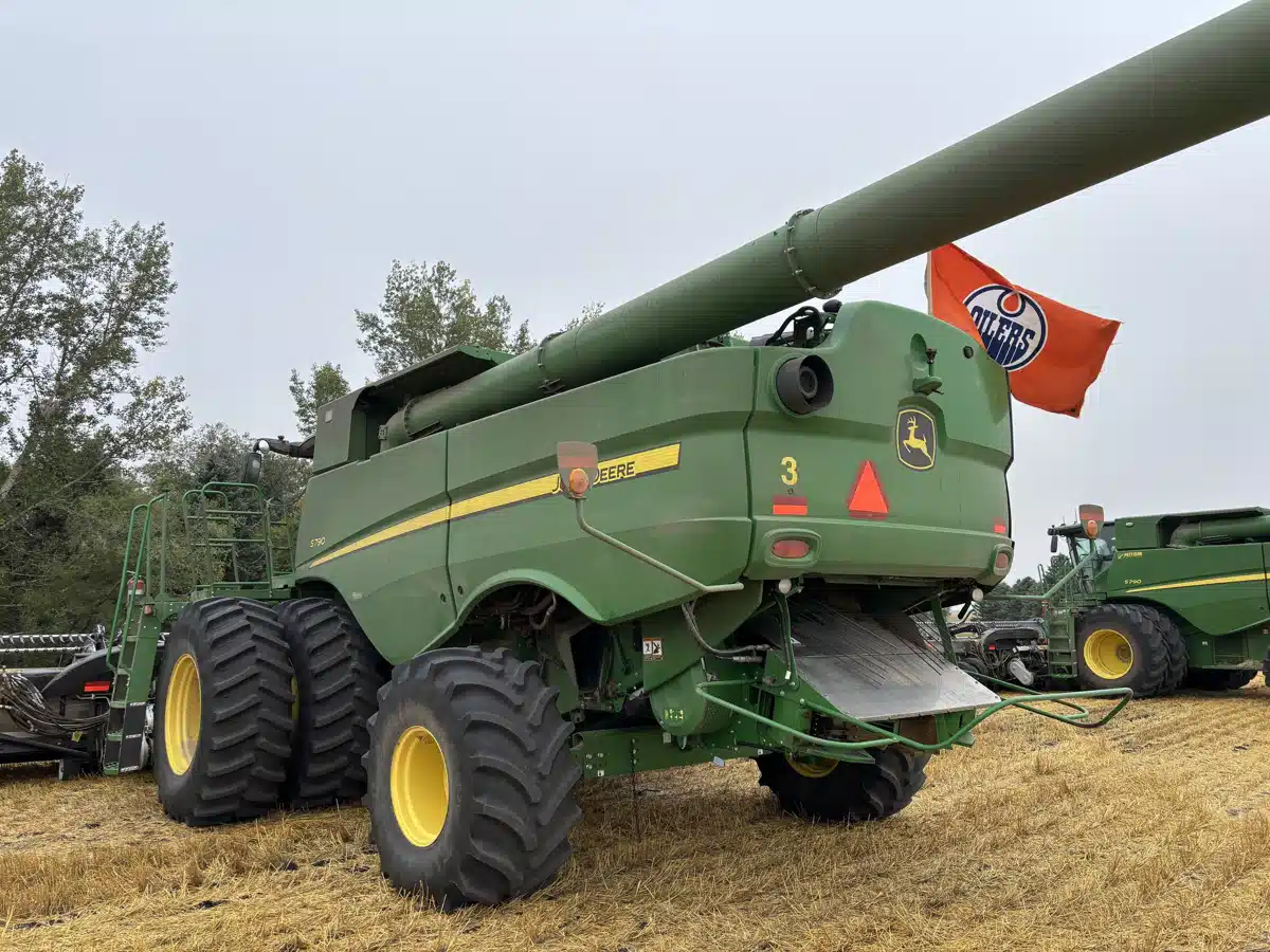 Gallery image 2 for Used 2021 John Deere S790 Combine