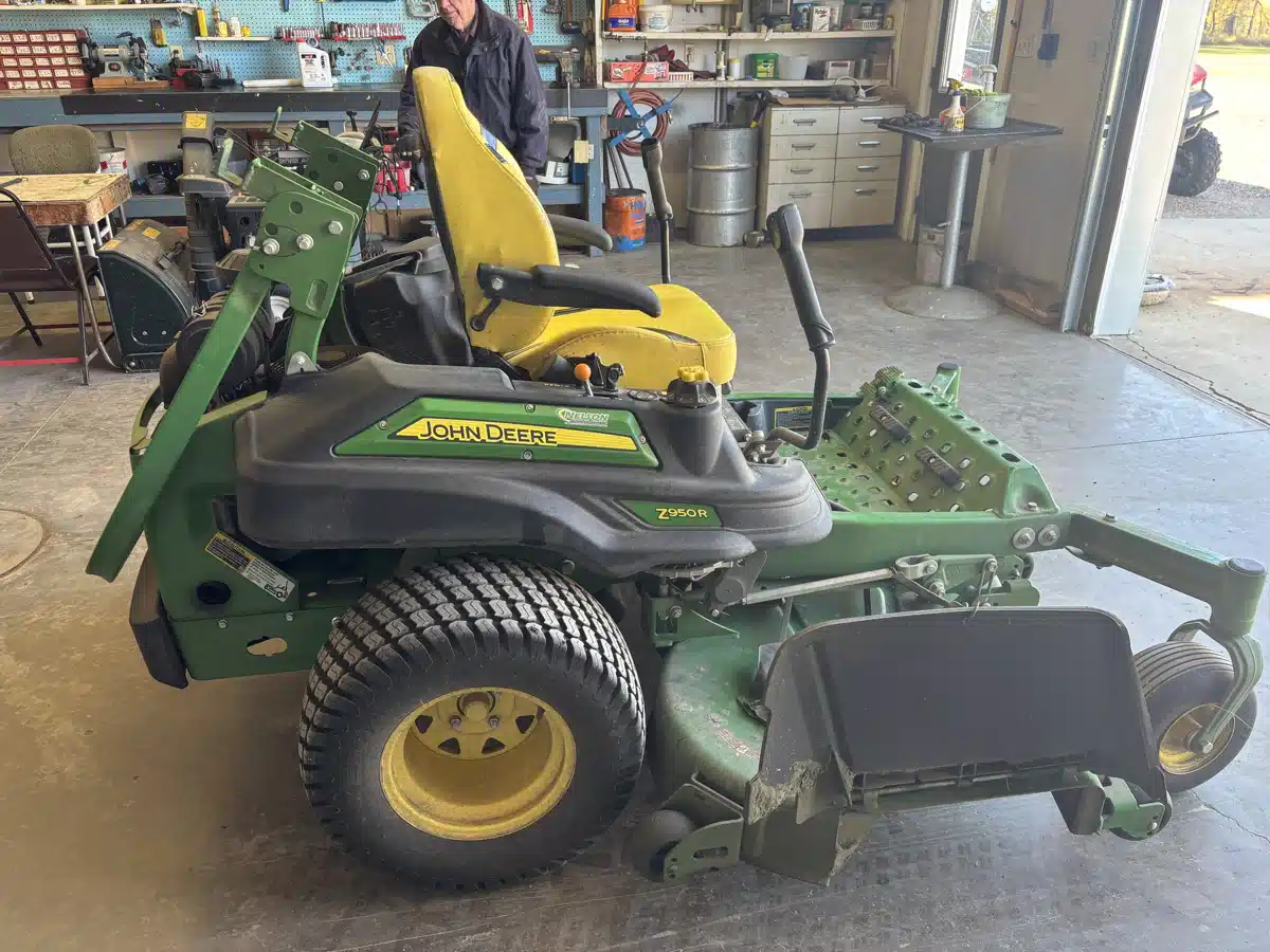 Gallery image 2 for 2022 John Deere Z950R Mower - Zero Turn
