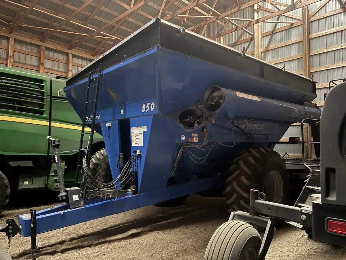 Used 2014 Demco 850 Grain Cart