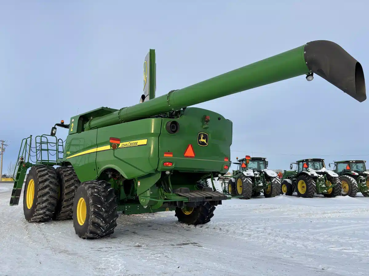 Gallery image 2 for 2017 John Deere S680 Combine