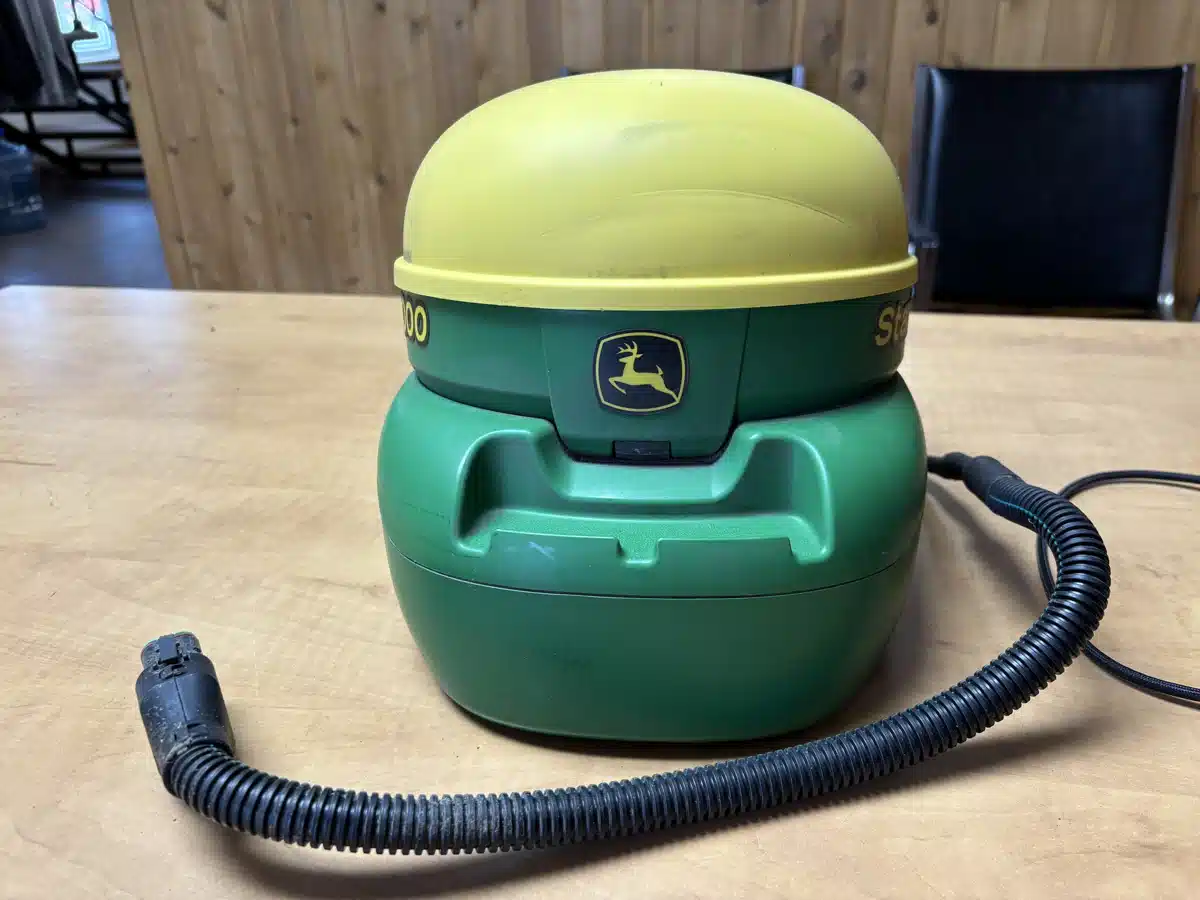 Gallery image 2 for John Deere STARFIRE 3000 Guidance System