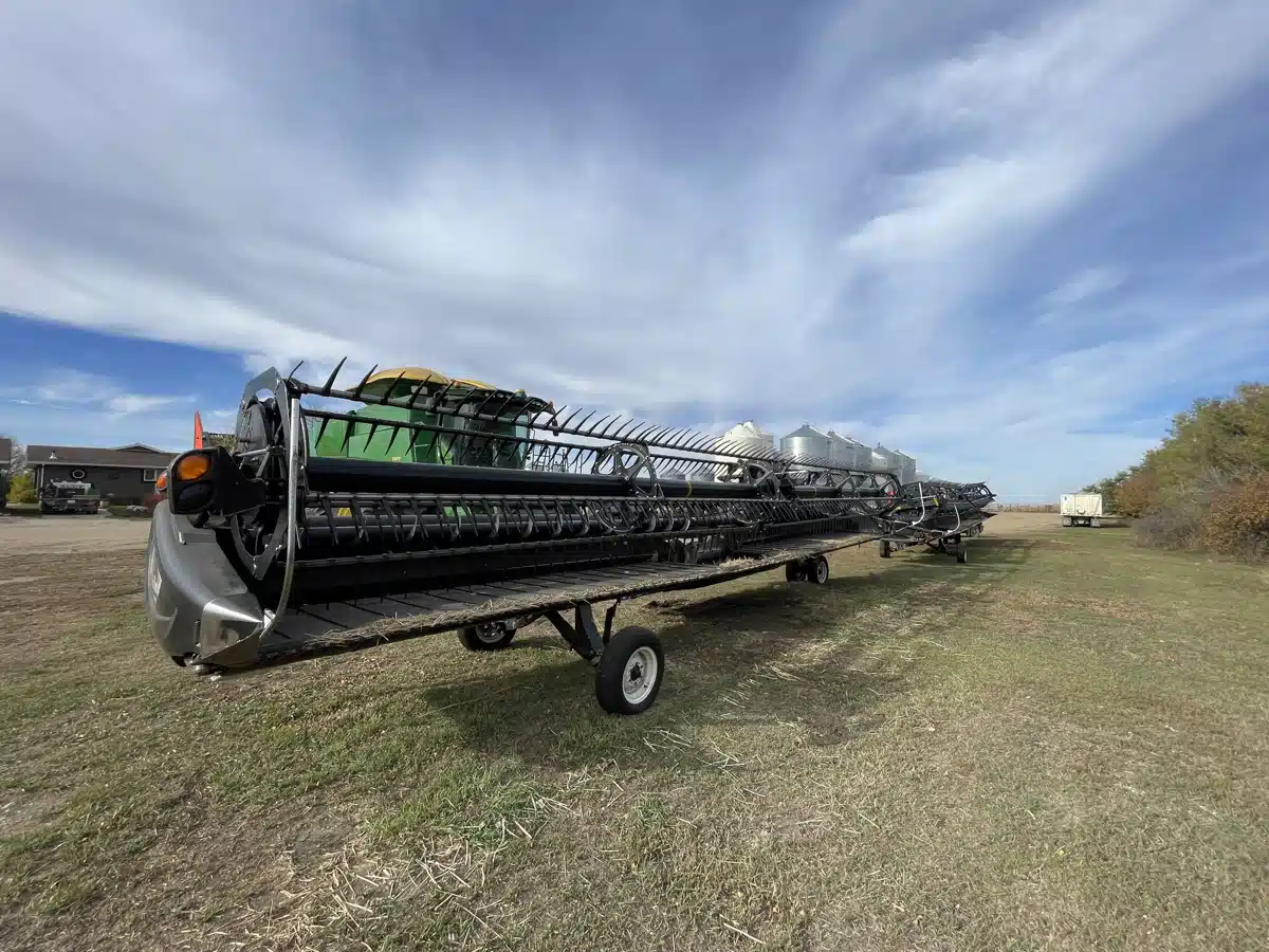 Gallery image 1 for Used 2016 MacDon FD75 Header - Flex Draper