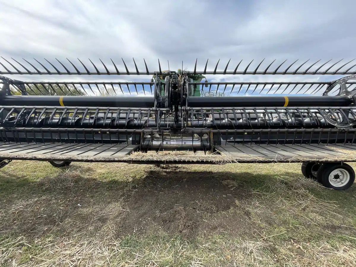 Gallery image 2 for Used 2016 MacDon FD75 Header - Flex Draper