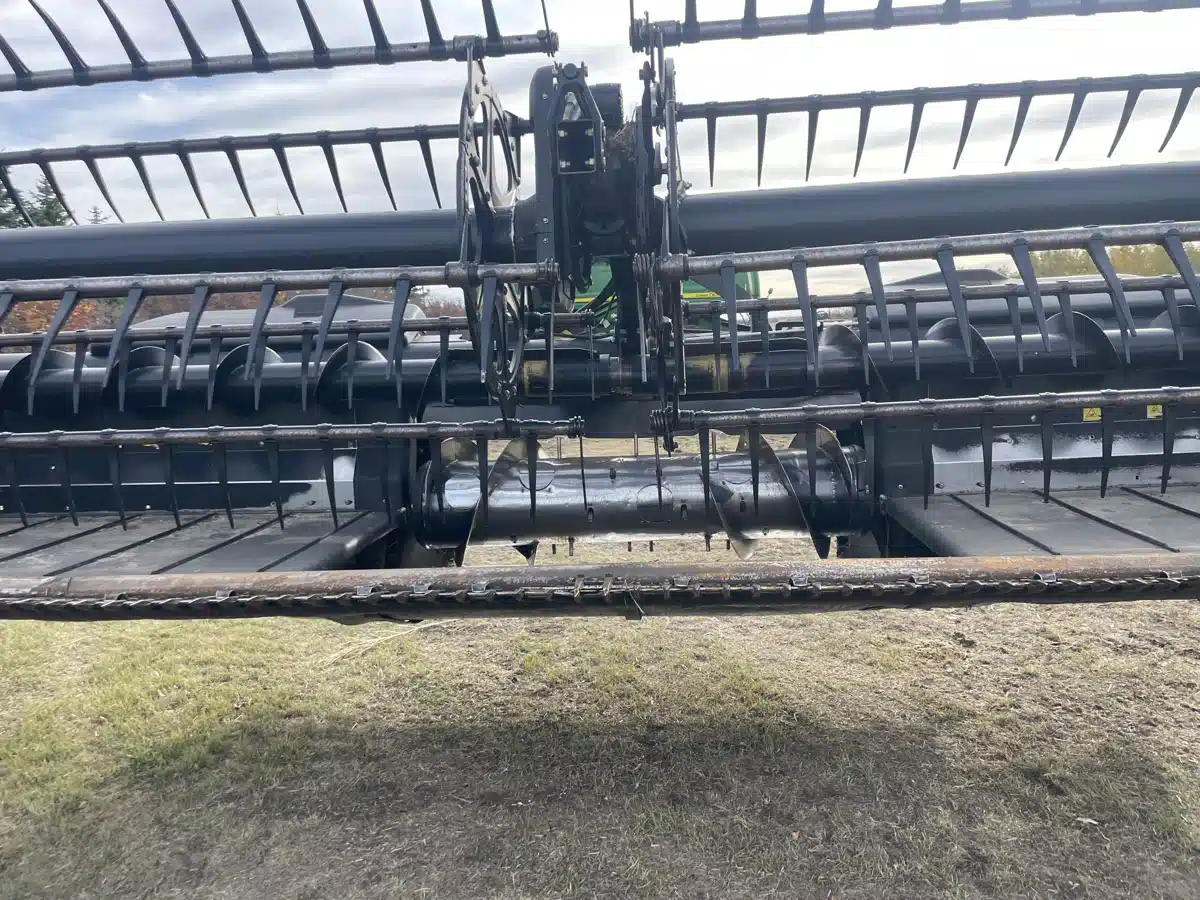 Gallery image 2 for Used 2016 MacDon FD75 Header - Flex Draper