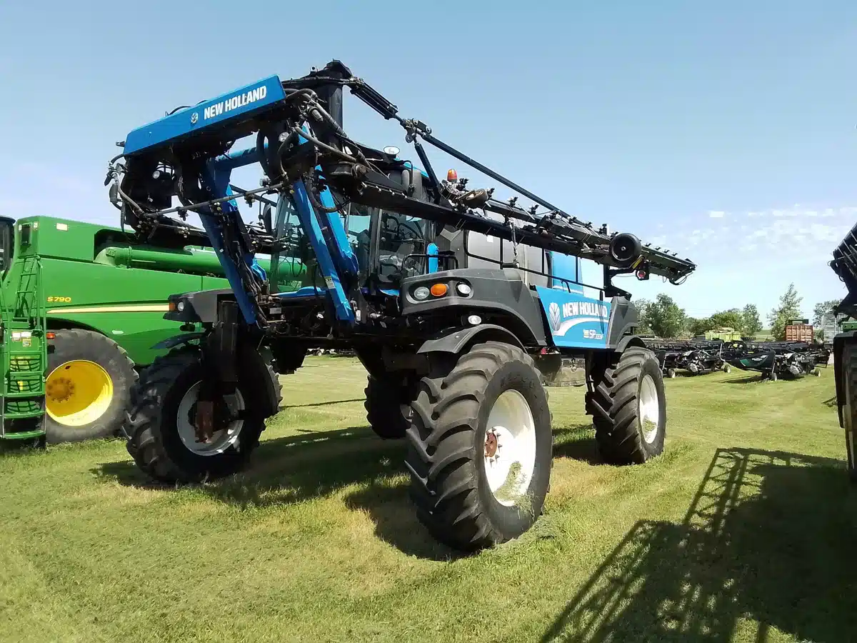 Gallery image 1 for 2014 New Holland SP333F Sprayer - Self Propelled