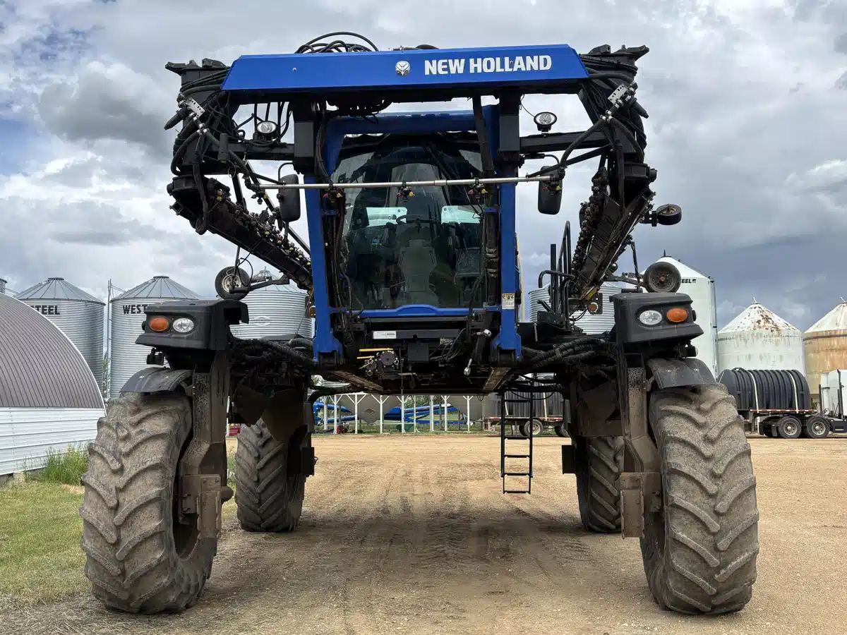 Gallery image 2 for 2014 New Holland SP333F Sprayer - Self Propelled