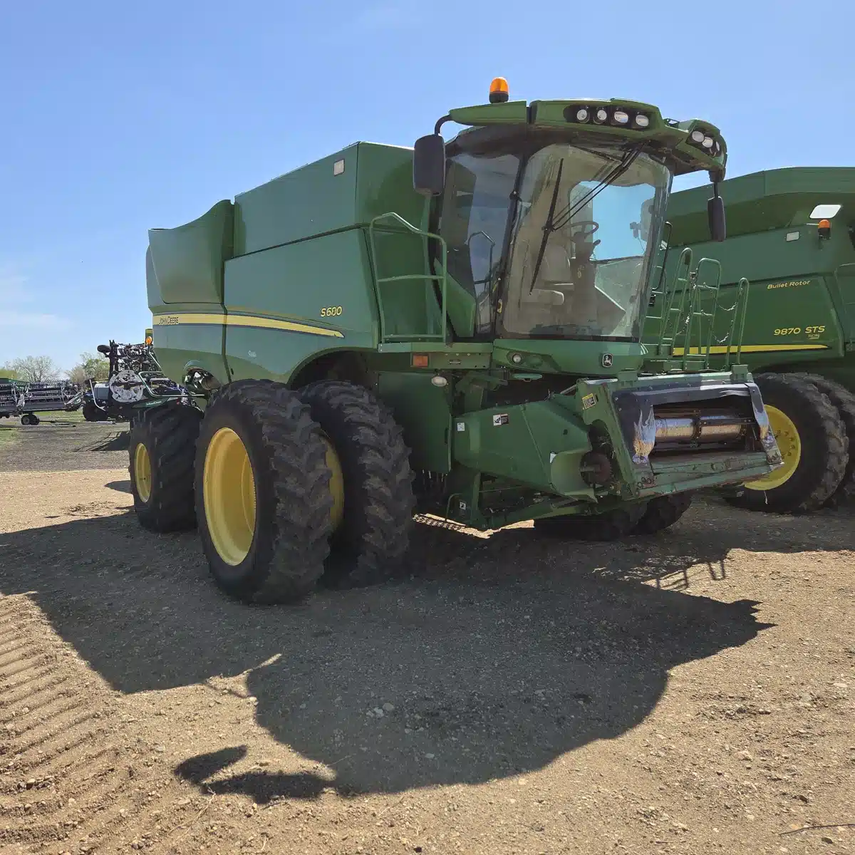 Gallery image 2 for 2012 John Deere S680 Combine