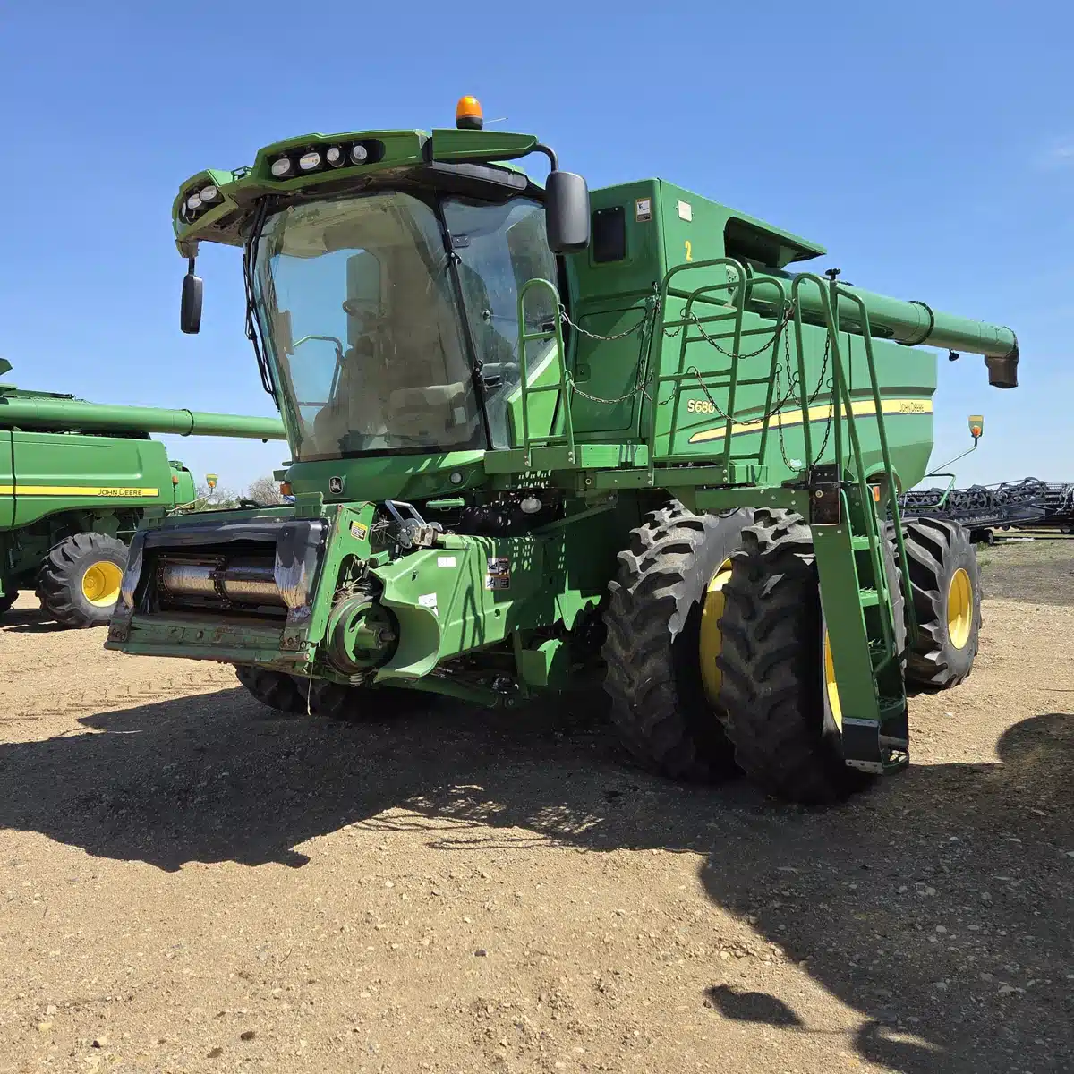 Gallery image 1 for 2012 John Deere S680 Combine