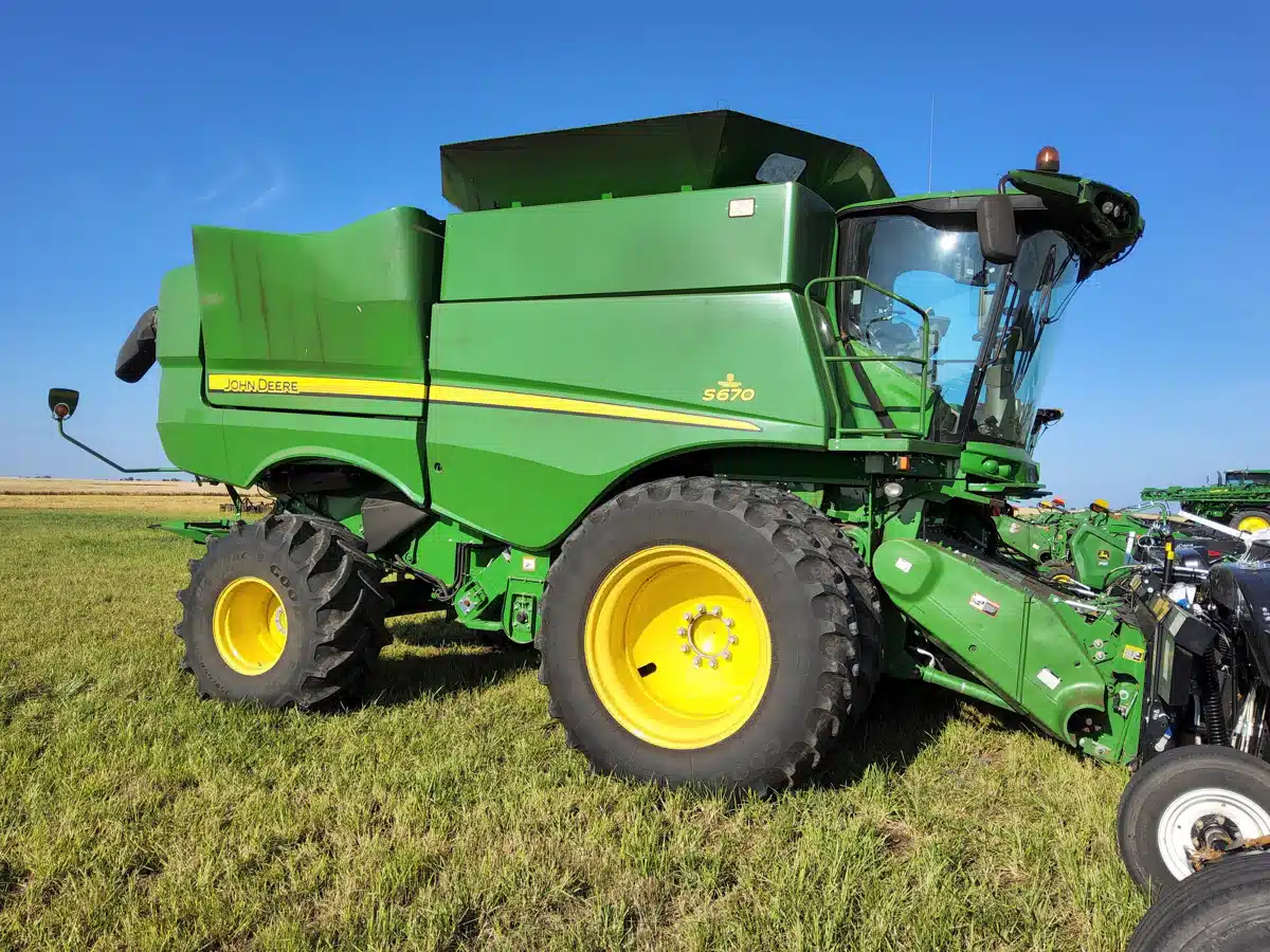 Gallery image 1 for 2017 John Deere S670 Combine