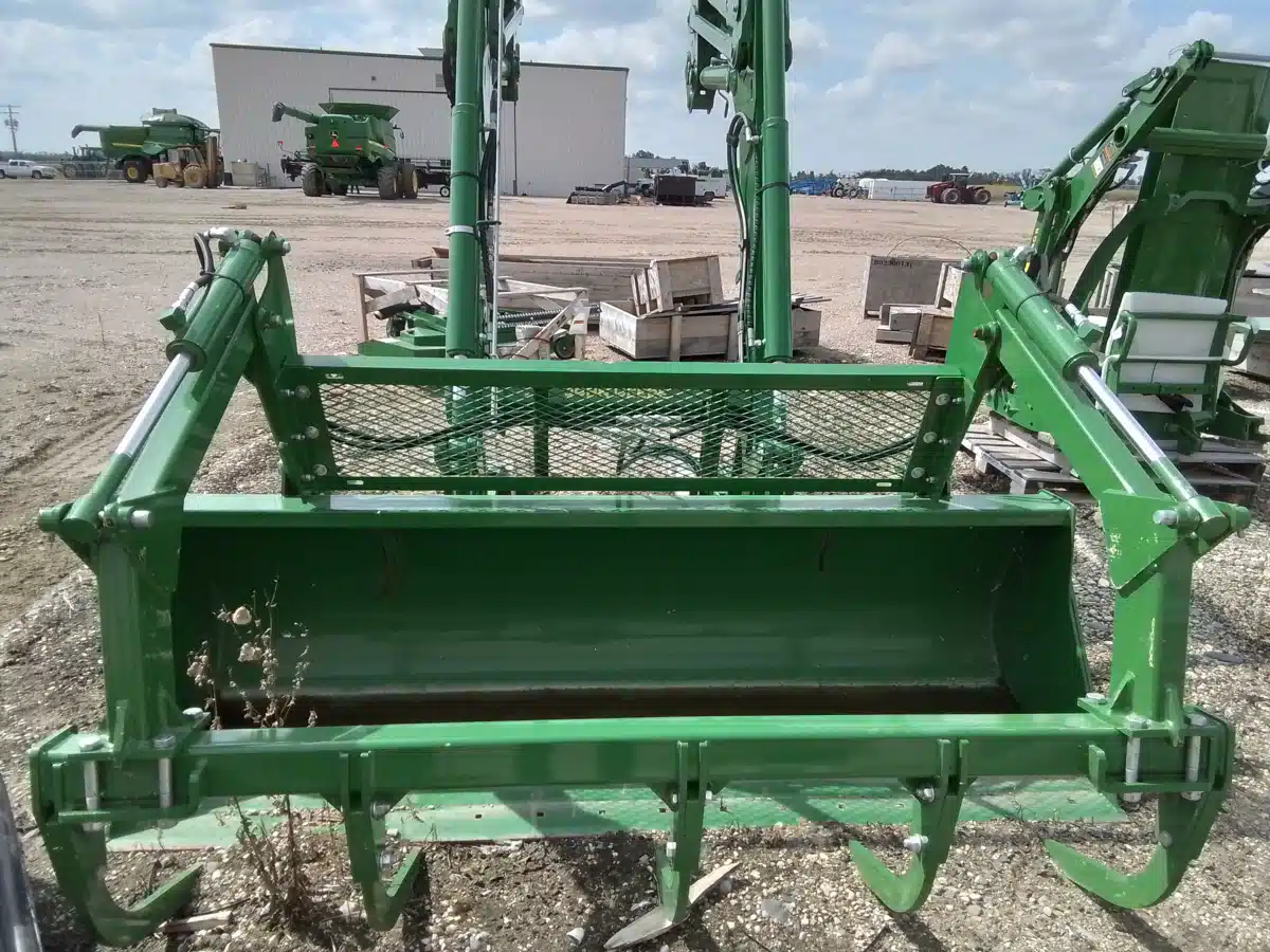 Gallery image 2 for 2019 John Deere 680R Front End Loader