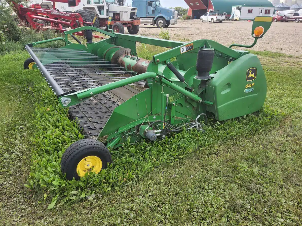 Photo de la Galerie 1 pour 2015 John Deere 615P Nez - Ramasseur