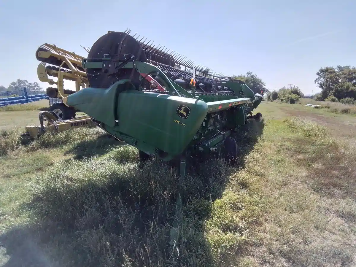 Gallery image 2 for 2015 John Deere 645FD Header - Draper