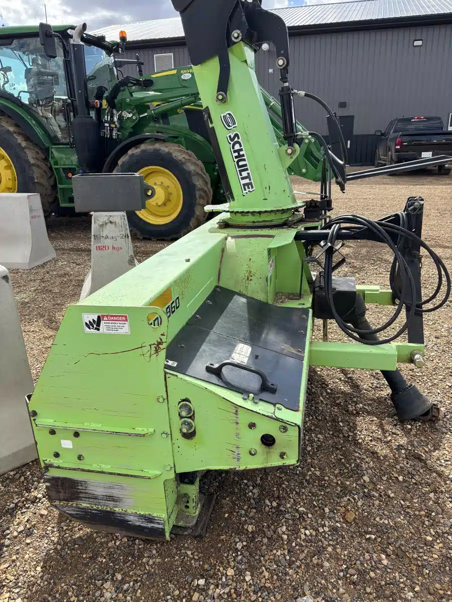 Gallery image 1 for 2006 Schulte SDX-960 Snow Blower