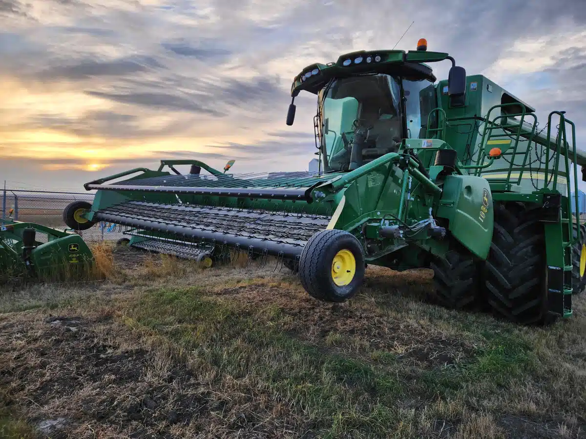 Gallery image 1 for Used 2018 John Deere 615P Header - Pickup