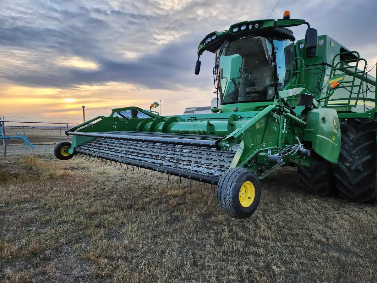 Gallery image 2 for Used 2019 John Deere 615P Header - Draper