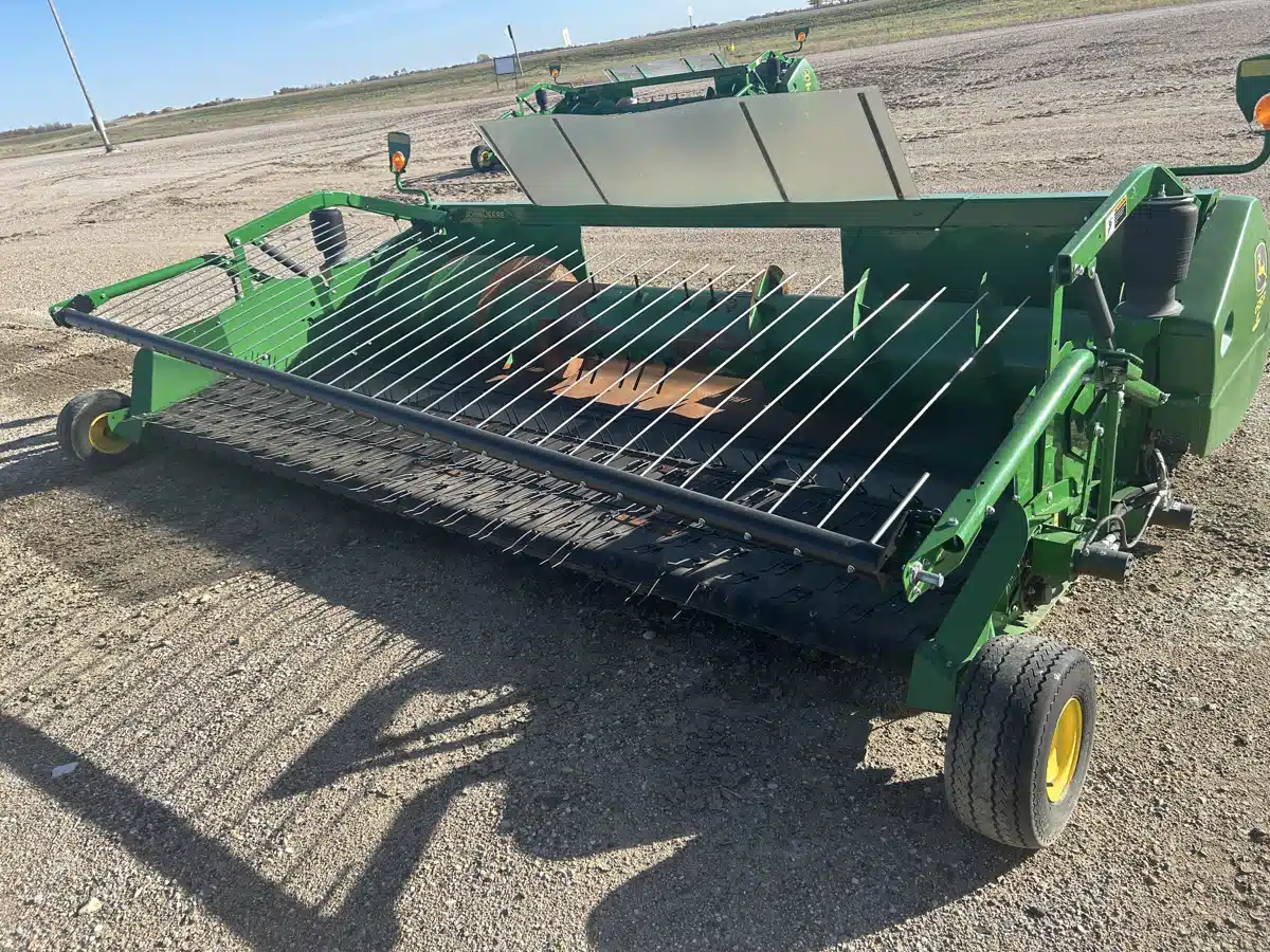 Gallery image 2 for Used 2018 John Deere 615P Header - Pickup
