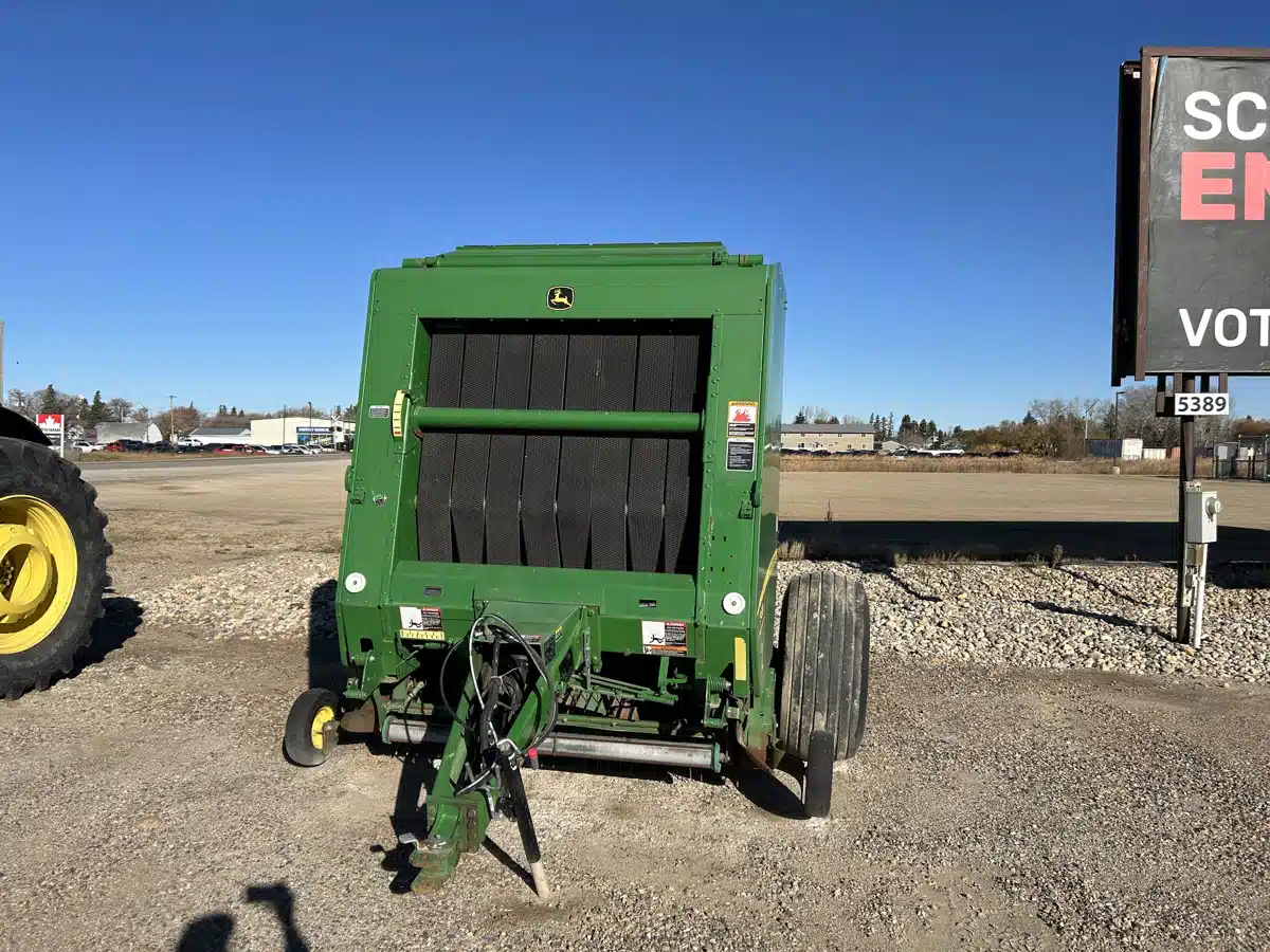 Gallery image 2 for Used 2015 John Deere 569 Round Baler