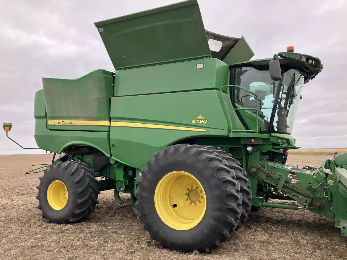 Gallery image 2 for Used 2018 John Deere S790 Combine
