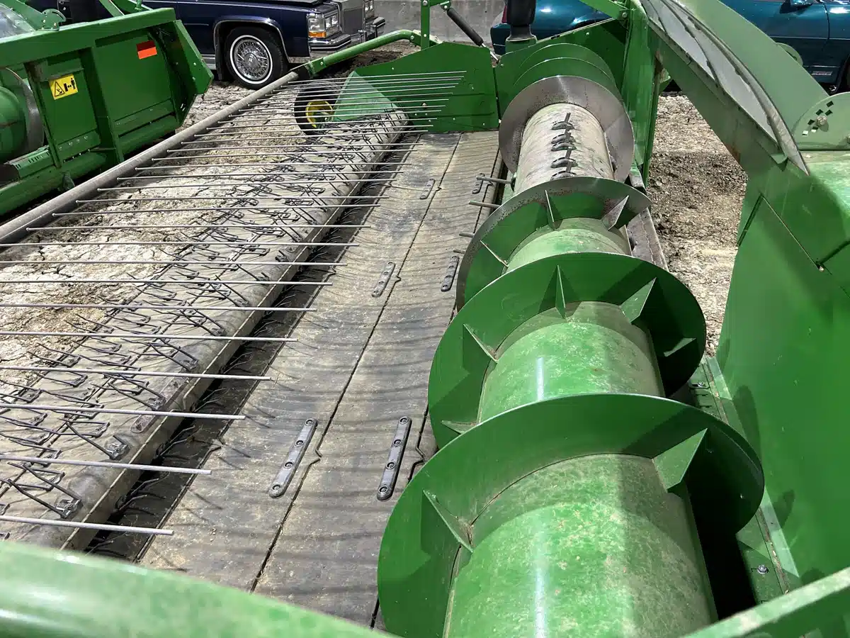 Gallery image 1 for Used 2015 John Deere 615P Header - Pickup