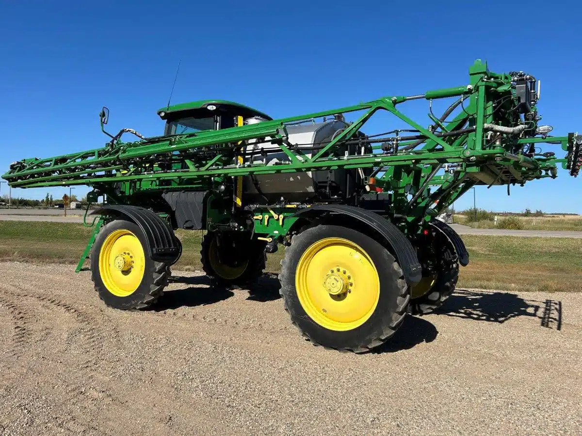 Gallery image 2 for Used 2016 John Deere R4038 Sprayer - Self Propelled