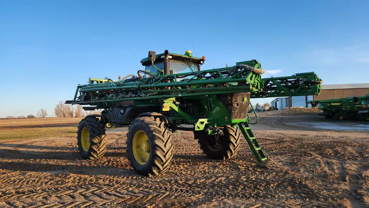 Gallery image 2 for Used 2016 John Deere R4038 Sprayer - Self Propelled