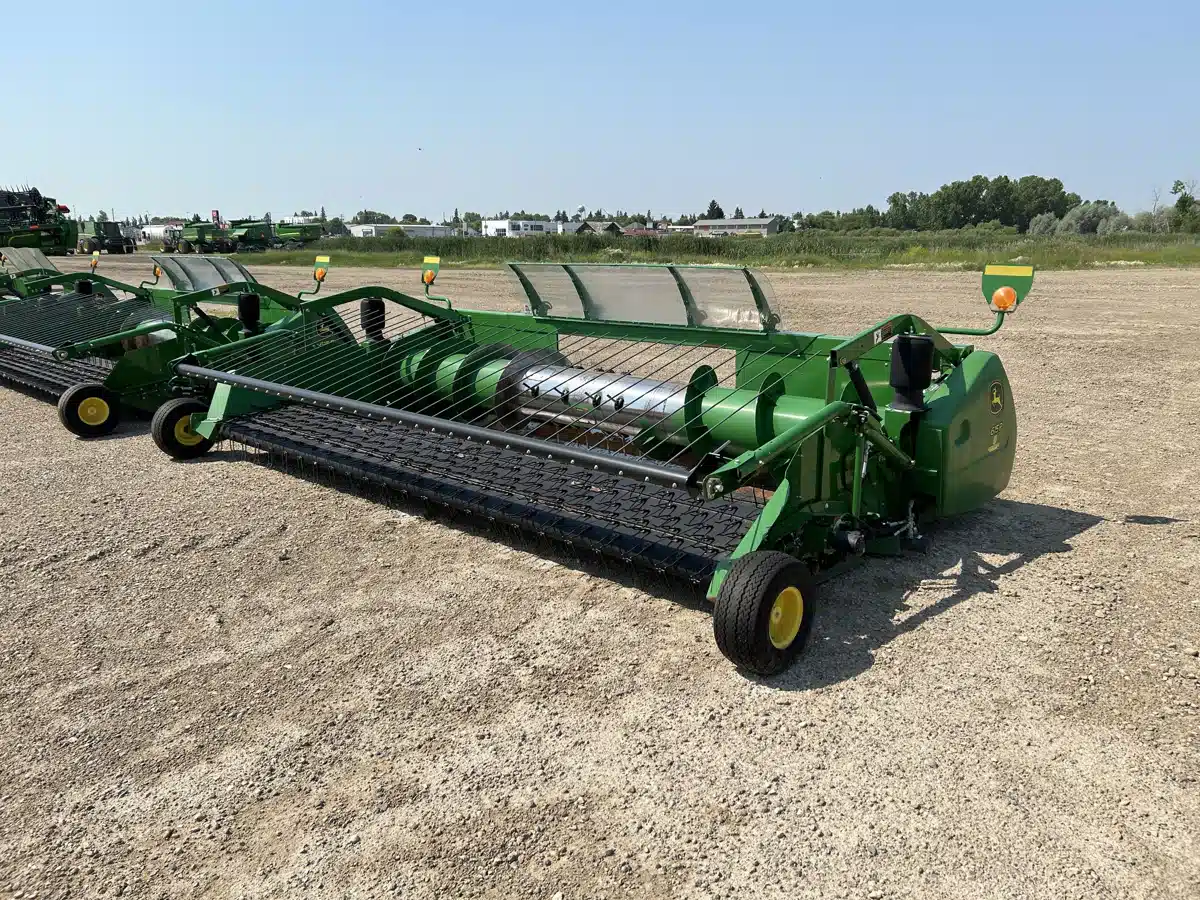 Gallery image 1 for Used 2015 John Deere 615P Header - Draper