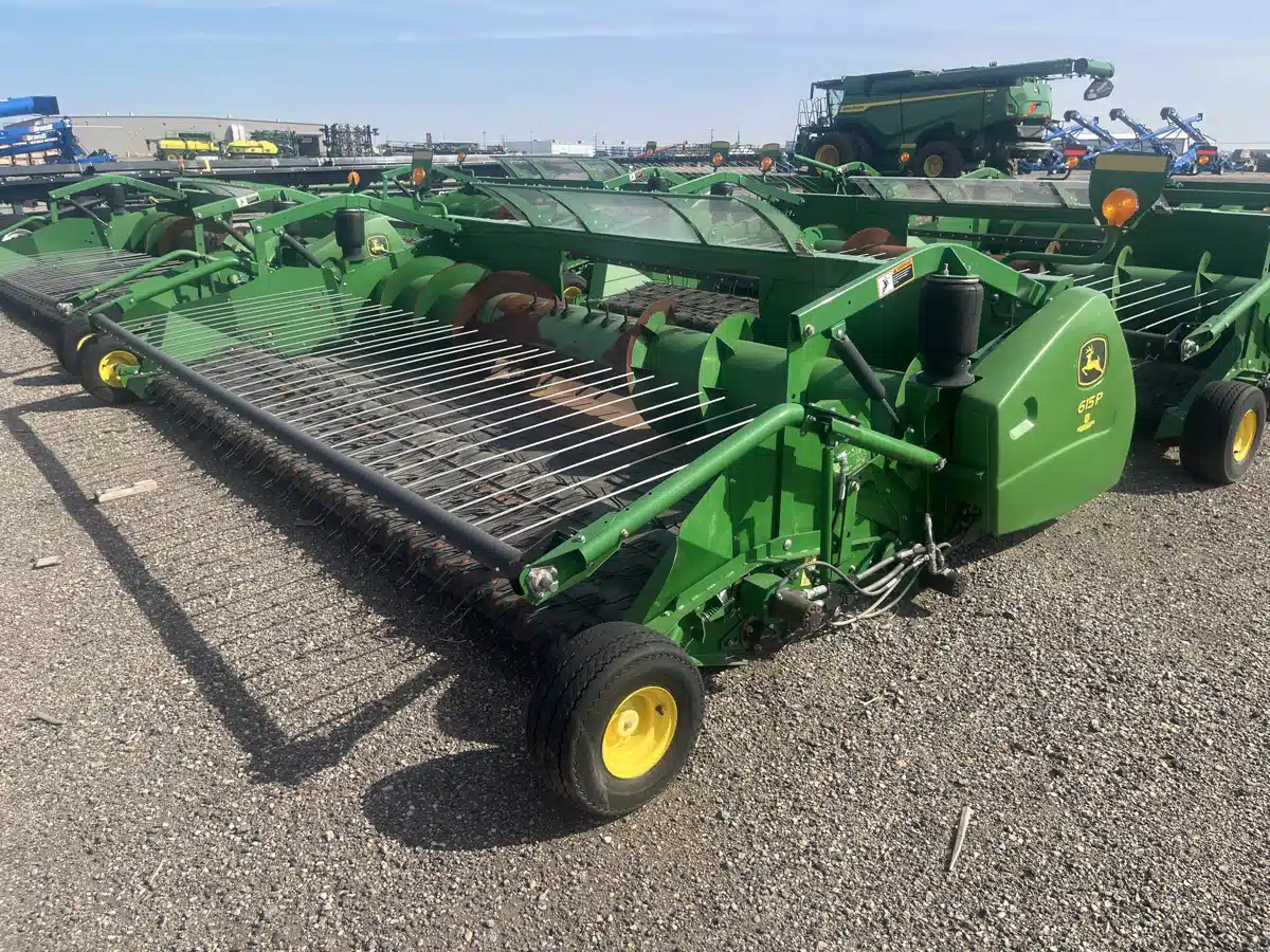 Gallery image 1 for Used 2014 John Deere 615P Header - Draper