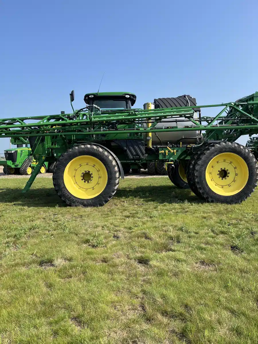 Gallery image 2 for Used 2017 John Deere R4045 Sprayer - Self Propelled