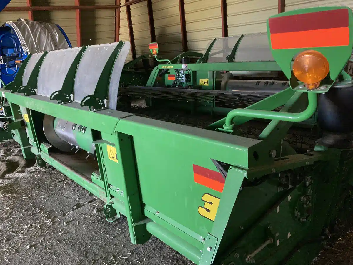 Gallery image 1 for Used 2015 John Deere 615P Header - Draper