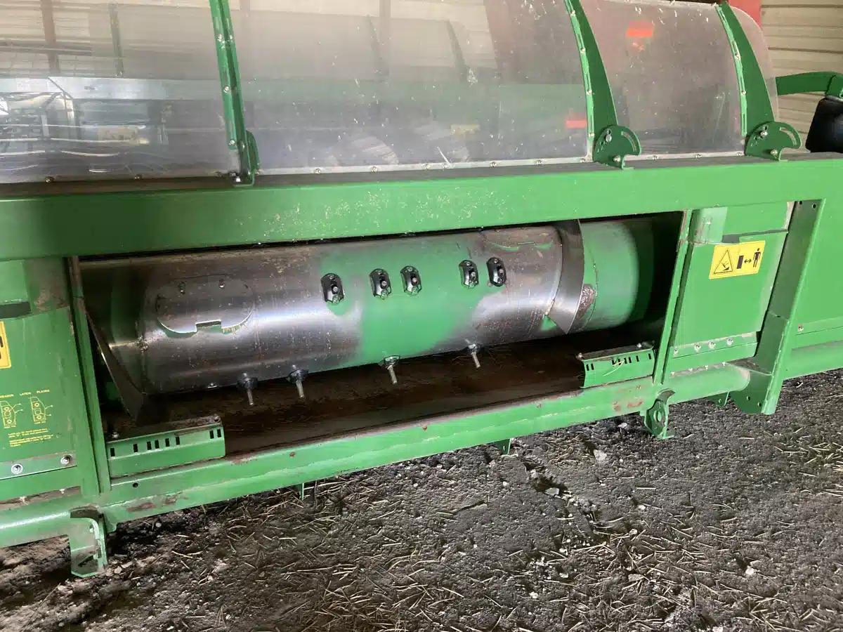 Gallery image 2 for Used 2015 John Deere 615P Header - Draper