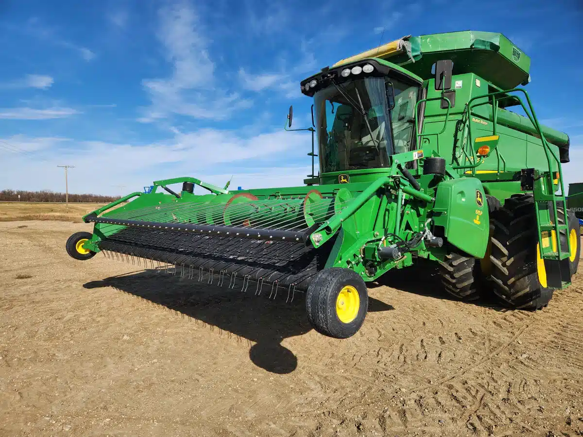 Gallery image 1 for Used 2014 John Deere 615P Header - Pickup