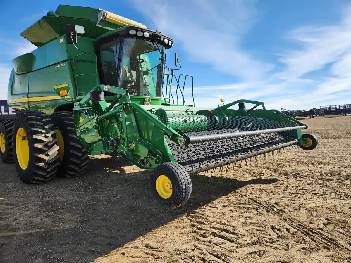 Gallery image 2 for Used 2014 John Deere 615P Header - Pickup