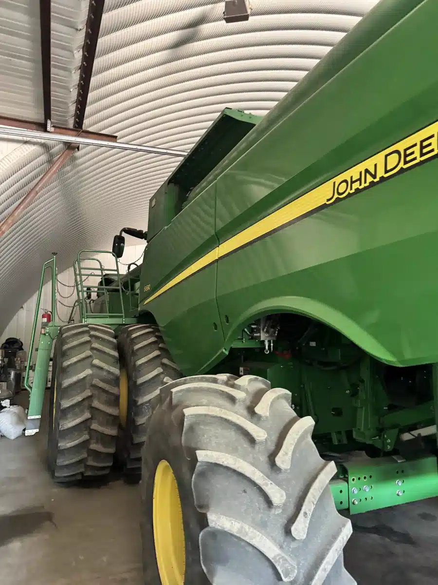 Gallery image 2 for Used 2013 John Deere S690 Combine
