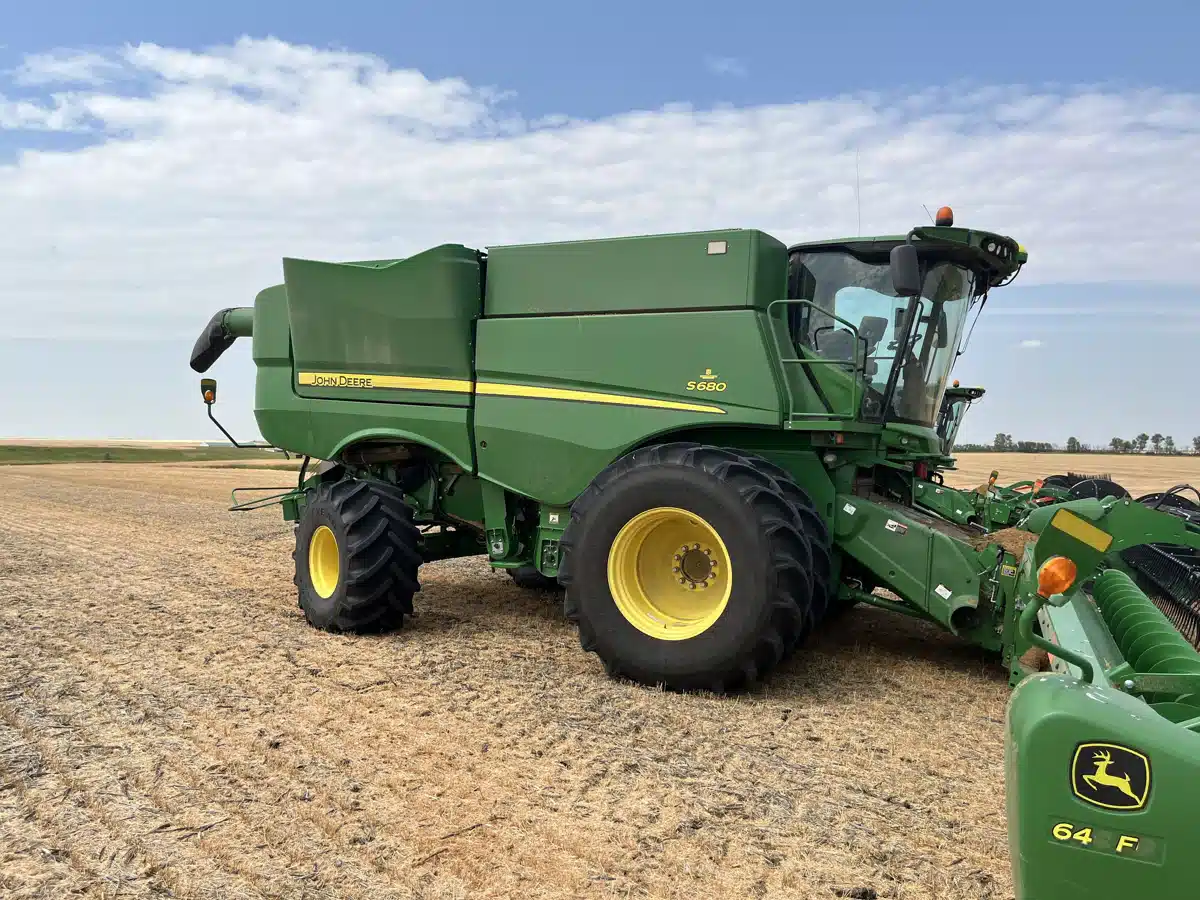 Gallery image 1 for Used 2015 John Deere S680 Combine