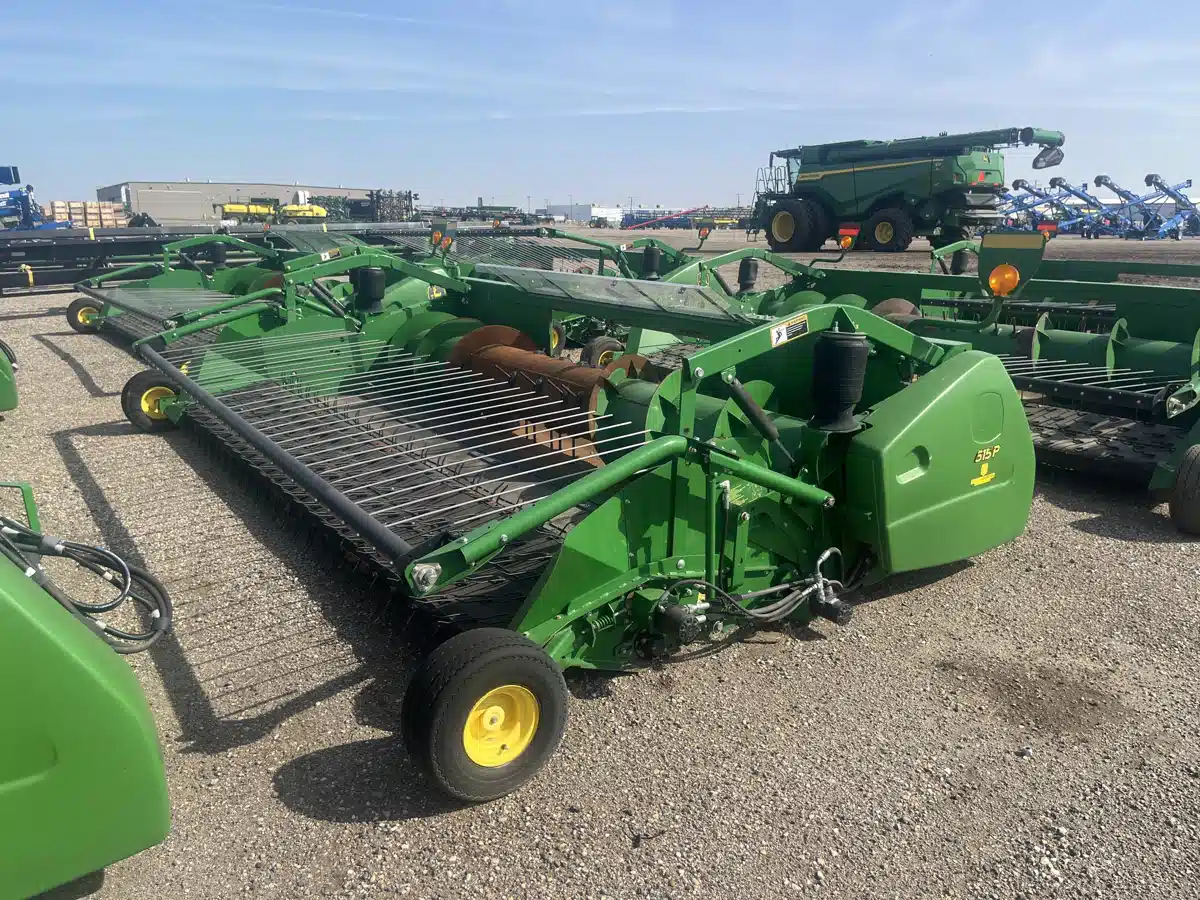 Gallery image 1 for Used 2014 John Deere 615P Header - Draper