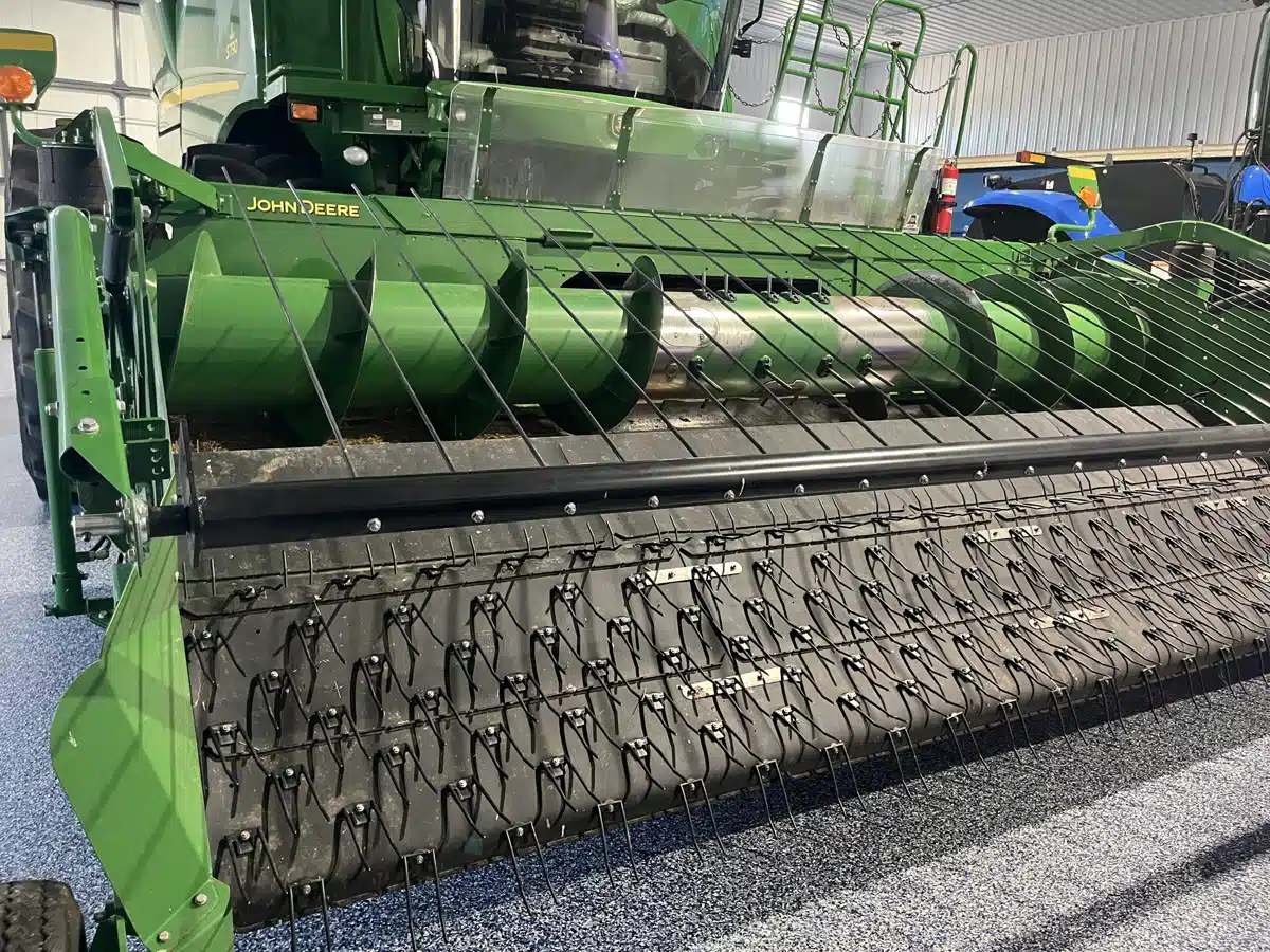 Gallery image 2 for Used 2018 John Deere 615P Header - Draper