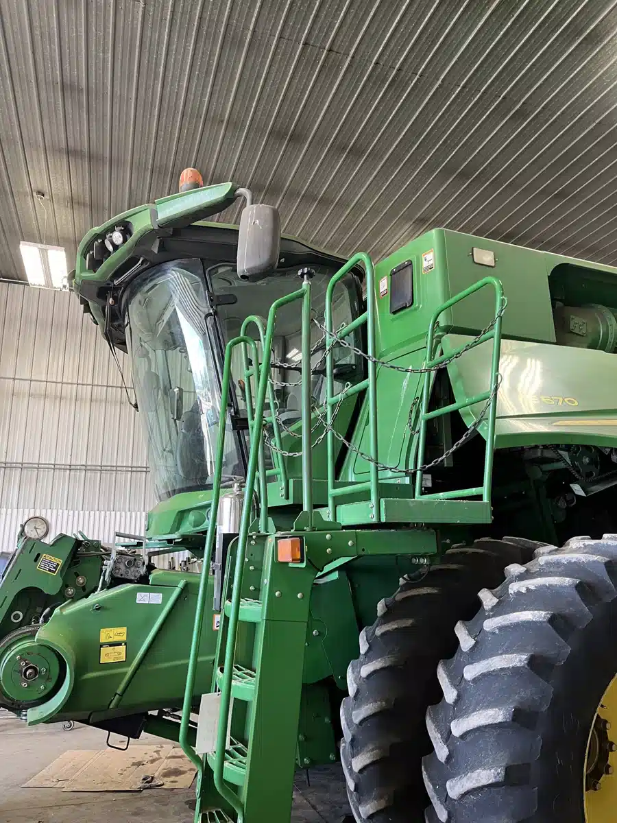 Gallery image 1 for Used 2012 John Deere S670 Combine