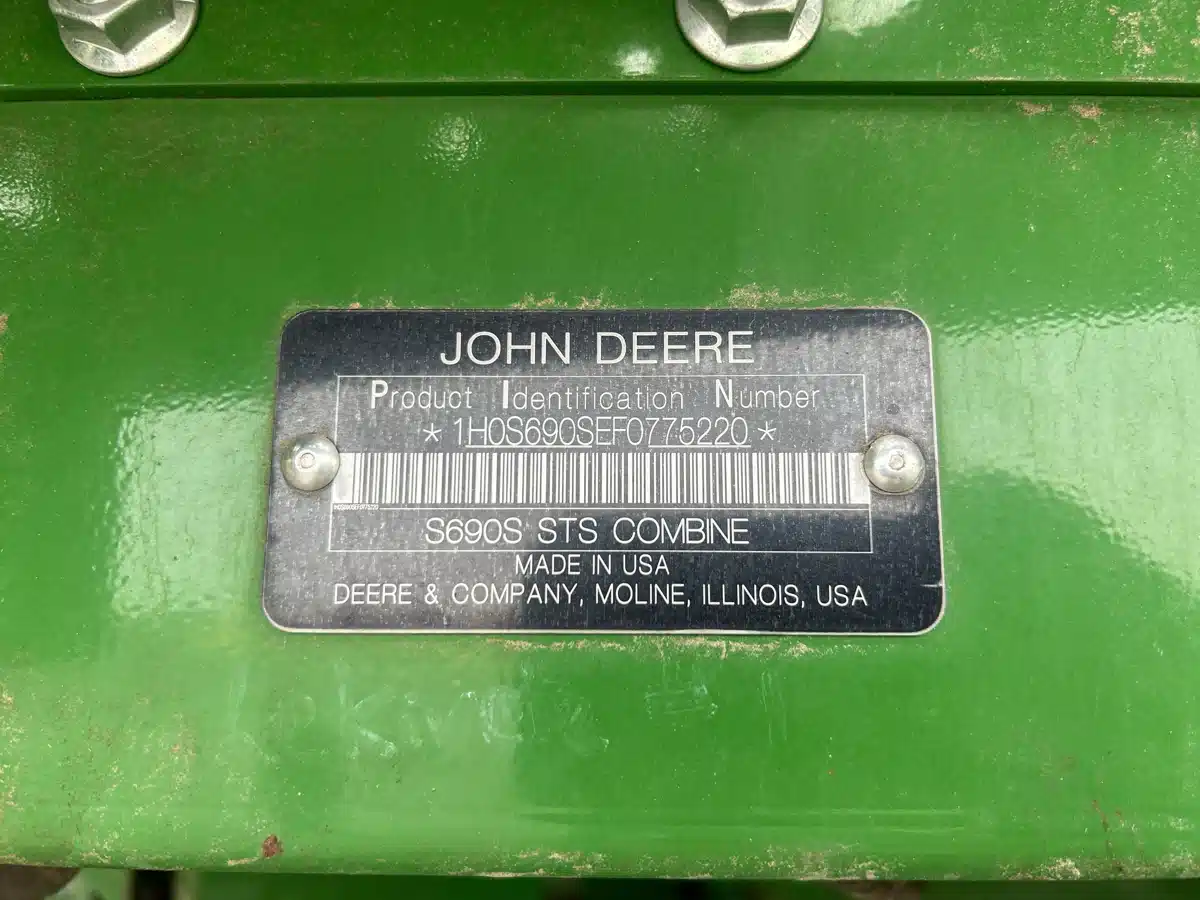 Gallery image 2 for Used 2015 John Deere S690 Combine