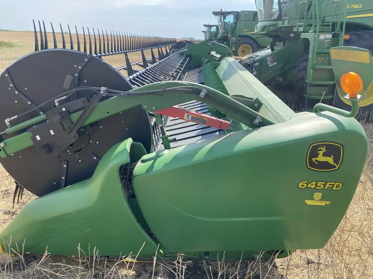 Gallery image 2 for Used 2017 John Deere 645FD Header - Draper