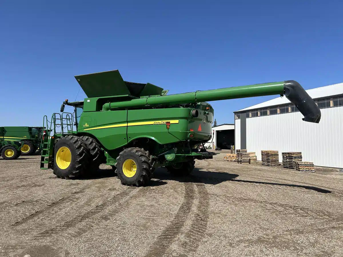 Gallery image 2 for Used 2018 John Deere S790 Combine